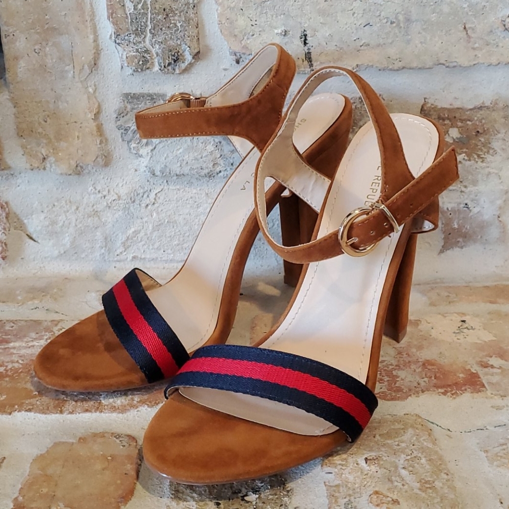 Shoe Republic LA Tan Navy Red Block Heels - Picture 2 of 7